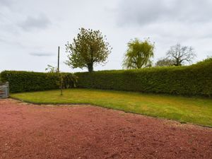 Front garden/driveway- click for photo gallery